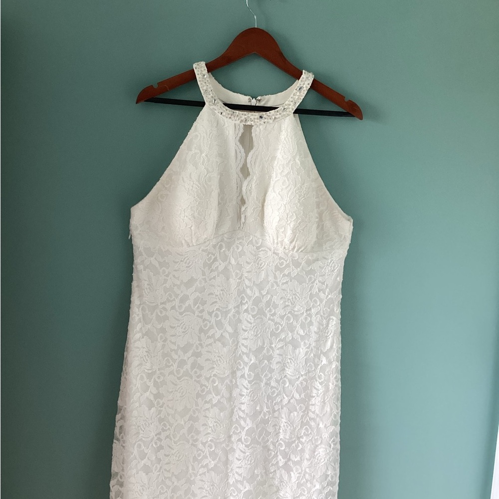 Beautiful white wedding dress size 16 if you have any questions,please ask